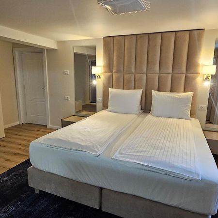 Hotel Queen Ramnicu Valcea Ngoại thất bức ảnh